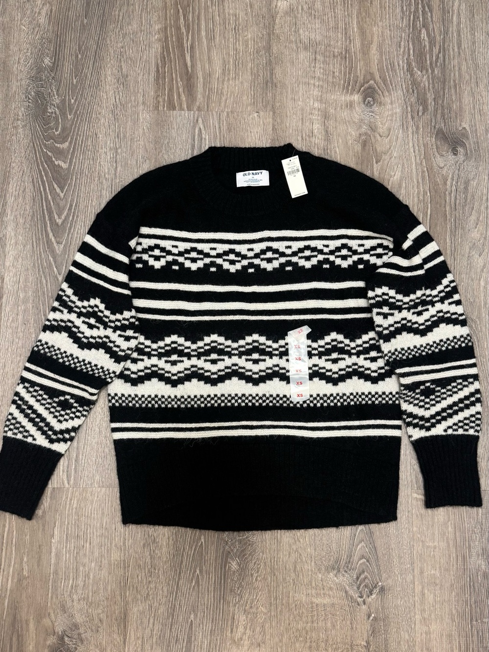 Old Navy Black and White Fair Isle Crewneck Sweater - women’s